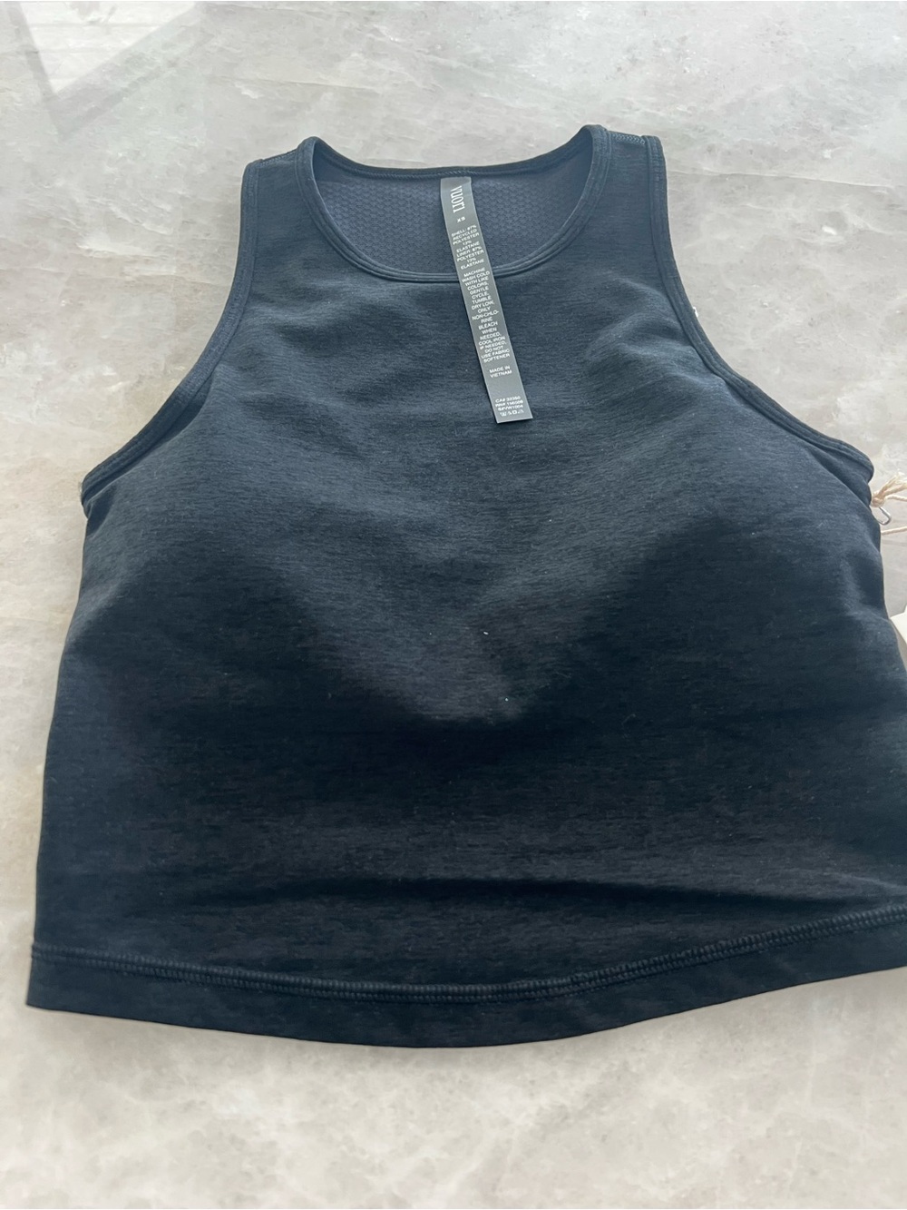 NWT, Vuori plyo cropped tank in black heather with built in bralette, XS